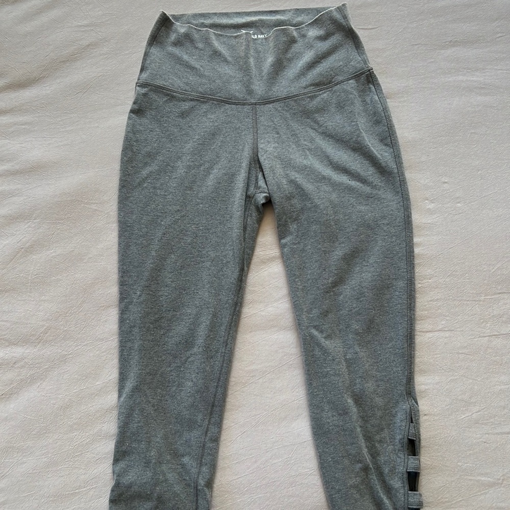 Old Navy Active Go-Dry workout leggings Grey Medium